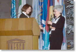 Chiara Lubich (right) receives UNESCO Peace Prize